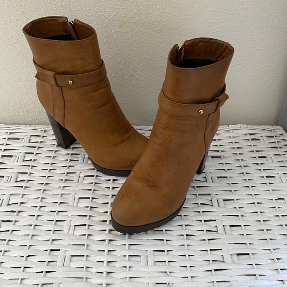 European vegan leather camel heeled ankle boots - Picture 1 of 7